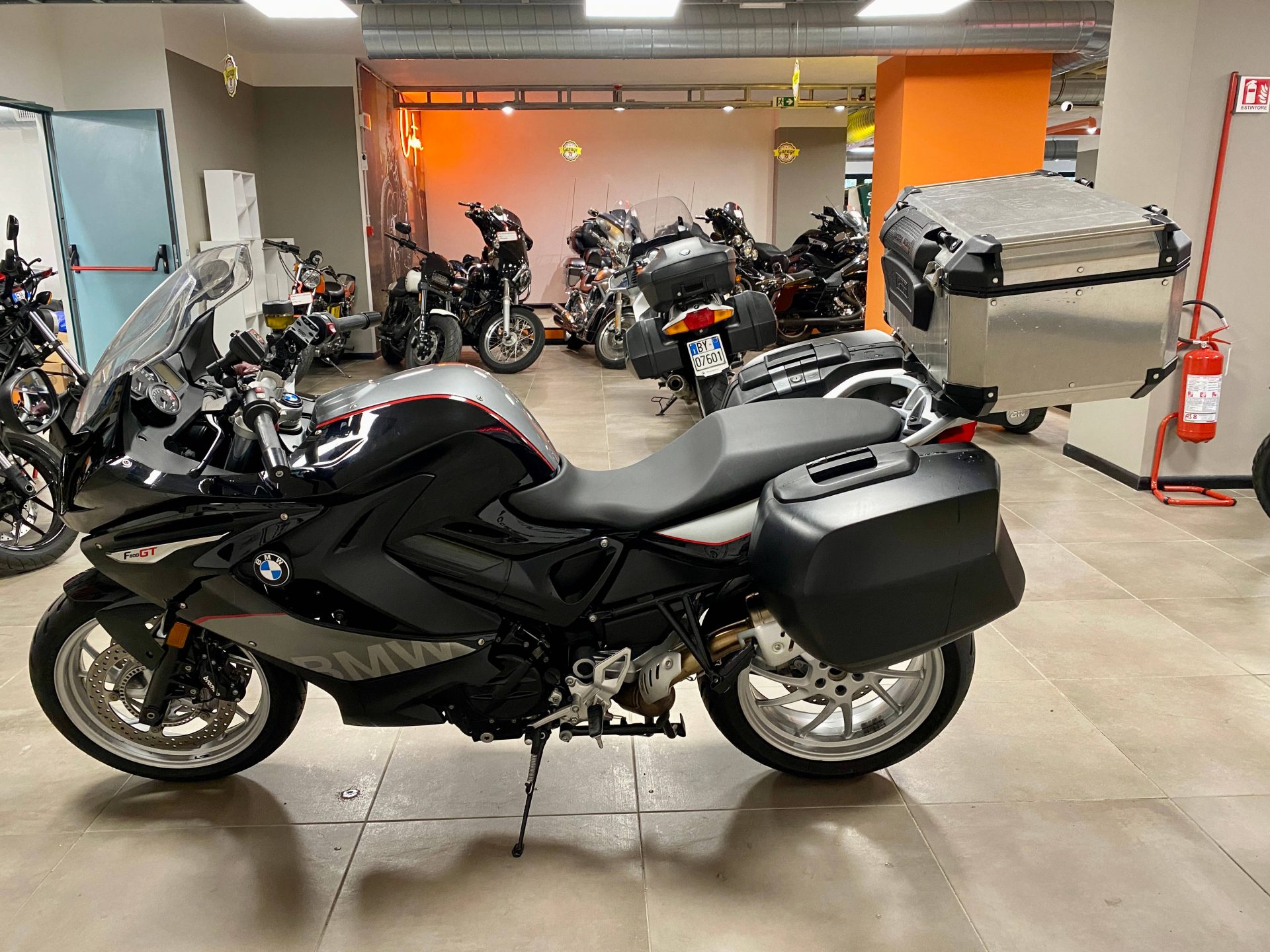 moto garage